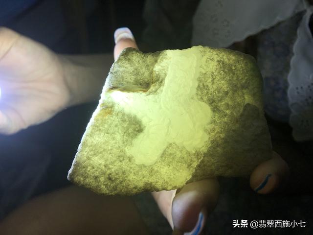 木纳白盐翡翠原石,冰种翡翠原石-第5张图片-翡翠网