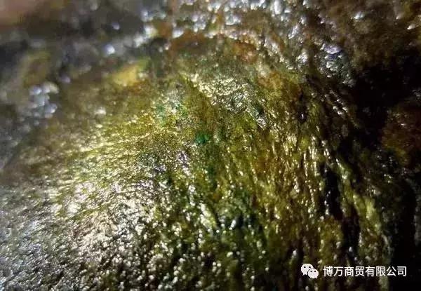 包含咖啡色种老的翡翠原石的词条-第9张图片-翡翠网