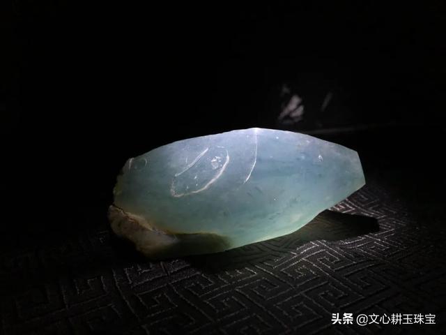 高冰飘花翡翠平安手镯的简单介绍-第4张图片-翡翠网