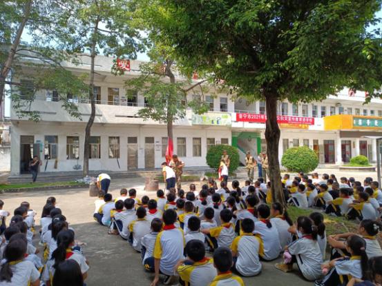 火灾图片简笔画图片,翡翠山湖学校地震火灾逃生知识-第4张图片-翡翠网