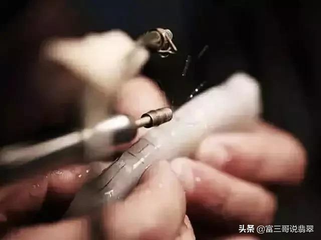 机雕翡翠牌子设计费翡翠机雕的价格-第2张图片-翡翠网