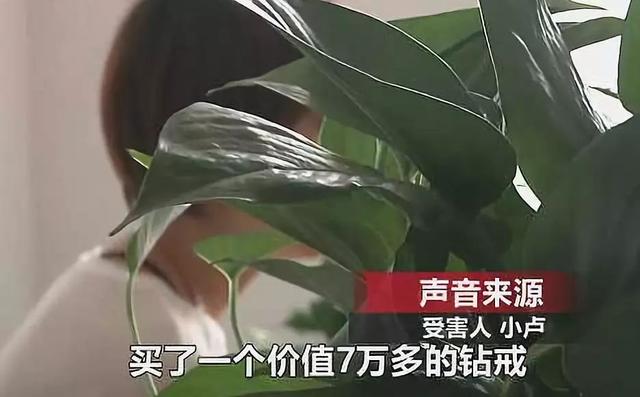 男朋友求婚买了一枚便宜戒指男朋友拿几百块的戒指求婚-第1张图片-翡翠网