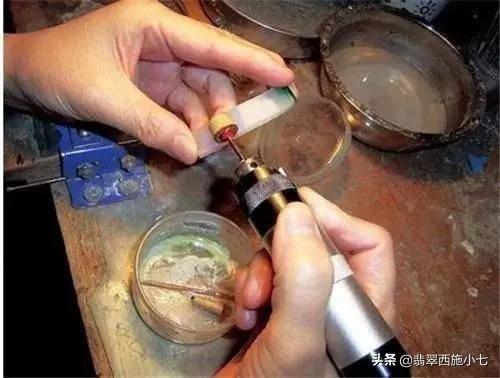 一个亿的翡翠原石,极品橡皮翡翠原石-第17张图片-翡翠网