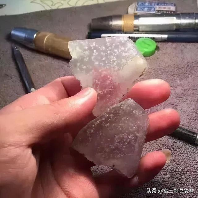 有雪花棉的翡翠一般是啥种晴底雪花棉翡翠山水牌子的价格-第1张图片-翡翠网