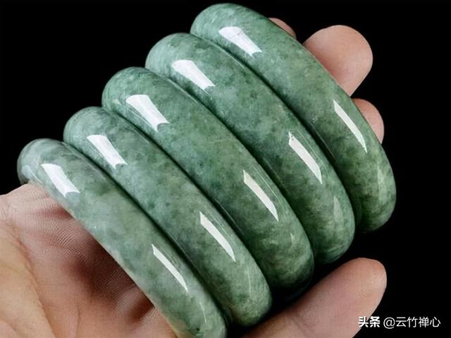 翡翠豆种一般什么价格,豆种翡翠手镯的价位-第2张图片-翡翠网