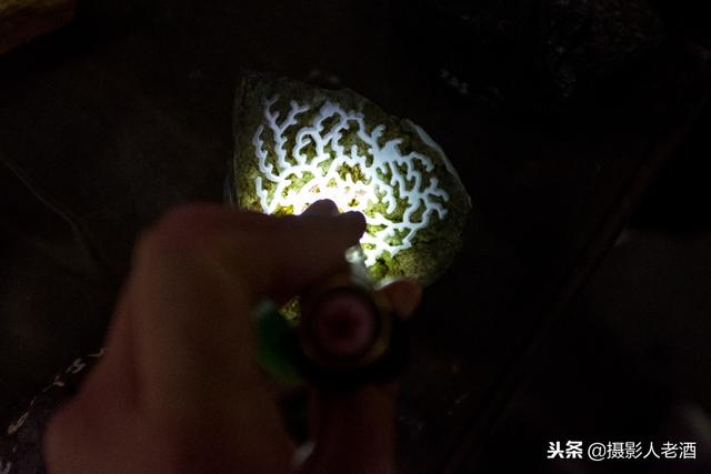 翡翠原石摆摊市场中国最大的翡翠市场-第7张图片-翡翠网