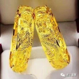 黄金和玉可以一起戴吗,手镯买黄金还是翡翠-第5张图片-翡翠网