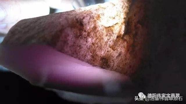 翡翠原石开窗颜色翡翠原石染色效果-第4张图片-翡翠网