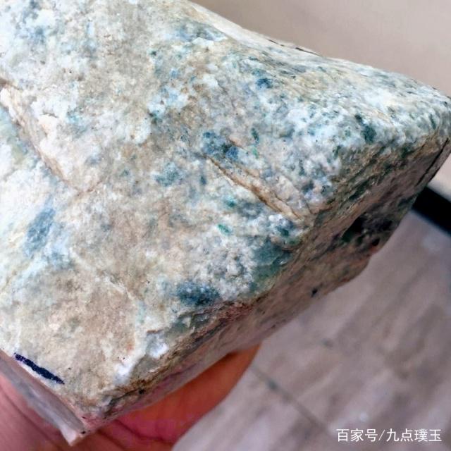 翡翠原石带绿的好吗翡翠原石蟒带是怎么形成的-第2张图片-翡翠网