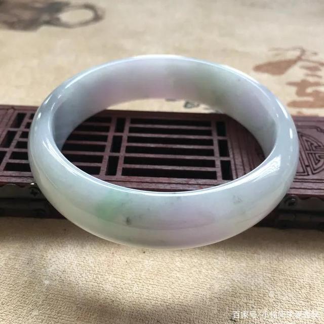 翡翠手镯有矿点值钱吗翡翠手镯有矿点-第2张图片-翡翠网