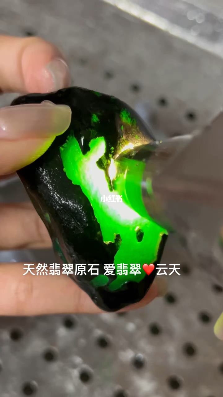 翡翠色料是怎么形成的翡翠色料钢味知识-第2张图片-翡翠网