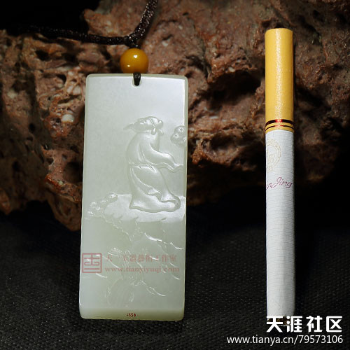 【天一玉器】新疆和田玉白玉籽料挂件 一览众山 57克(转载)-第6张图片-翡翠网