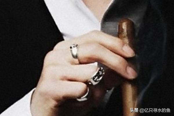 男女戒指的戴法和意义？-第5张图片-翡翠网