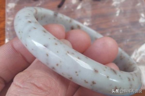 教你认识几种假和田玉手镯？-第7张图片-翡翠网