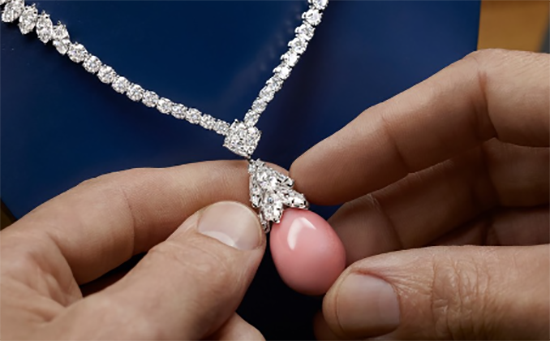 Harry Winston 推出 Royal Adornments系列 致敬王室珠宝-第3张图片-翡翠网