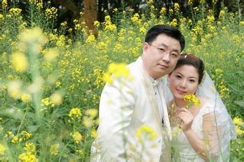 夫妻黄金戒指图片夫妻黄金比例-第1张图片-翡翠网