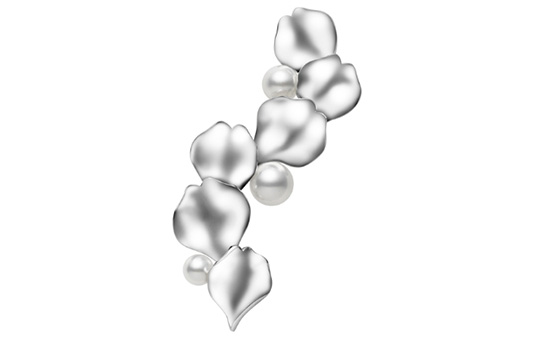 日本珠宝商推出珠胸针新作 自然花卉元素创造温婉诗意-第3张图片-翡翠网