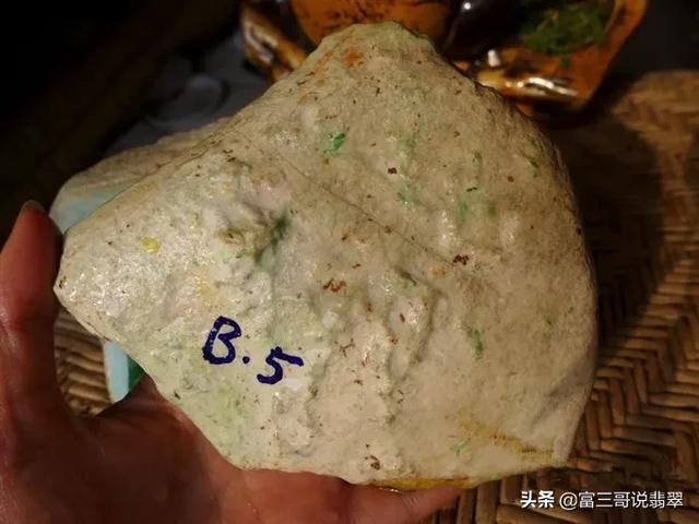 翡翠原石废料价格,现在翡翠原石的价格-第2张图片-翡翠网