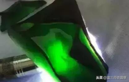 皮黑翡翠原石的简单介绍-第8张图片-翡翠网