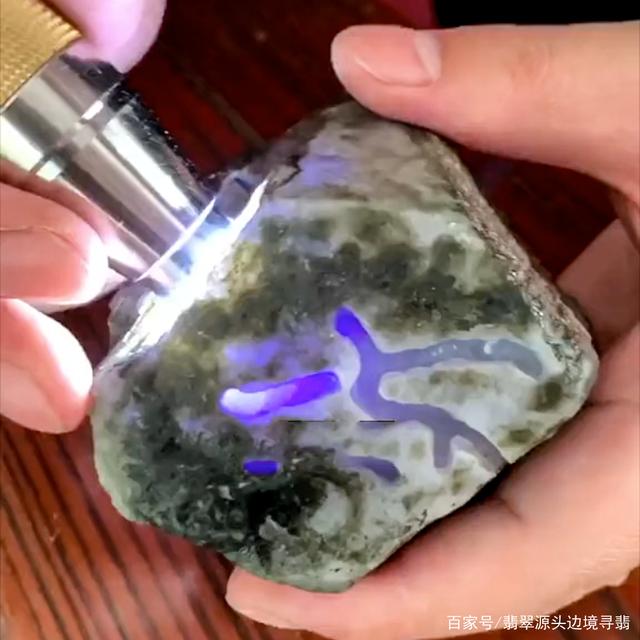 翡翠原石有水翡翠原石有水波纹是好还是不好?-第2张图片-翡翠网