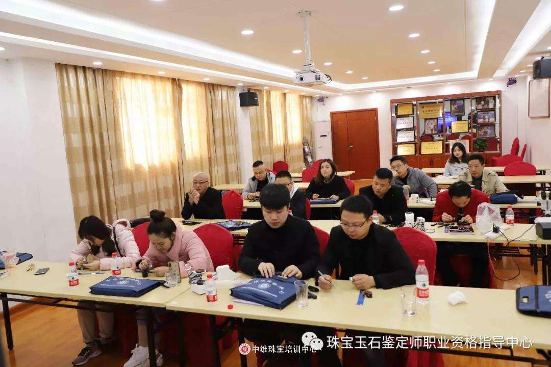 中国地质大学珠宝鉴定专业学费,中国地质大学珠宝鉴定专业-第1张图片-翡翠网